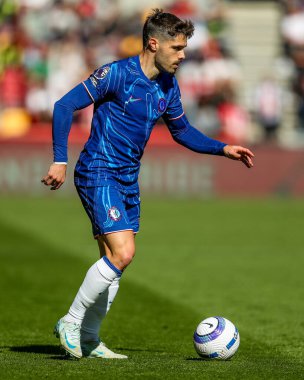 Chelsea 'den Pedro Neto Premier Lig karşılaşmasında topla koşuyor Brentford Chelsea' ye karşı Gtech Community Stadyumu, Londra, İngiltere, 6 Nisan 2025