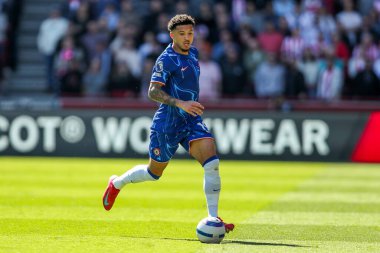 Chelsea 'den Jadon Sancho Premier Lig karşılaşmasında topla koşuyor Brentford Chelsea' ye karşı Gtech Community Stadyumu, Londra, İngiltere, 6 Nisan 2025