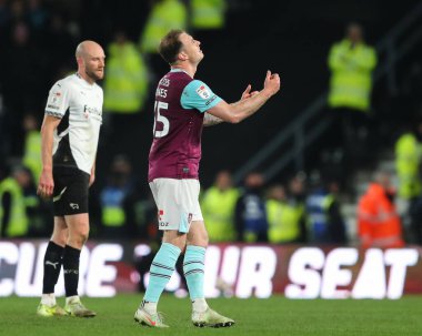 Burnley 'den Ashley Barnes, 8 Nisan 2025' te İngiltere 'deki Pride Park Stadyumu' nda oynanan Derby County - Burnley maçında tam zamanlı tepki gösterdi.
