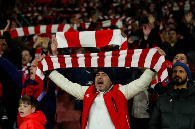 Arsenal taraftarları, takımların UEFA Şampiyonlar Ligi çeyrek final maçında kazandığı zaferden sonra Kuzey Londra 'yı söylüyor. Arsenal, Real Madrid' e karşı Emirates Stadyumu, Londra, İngiltere, 8 Nisan 2025
