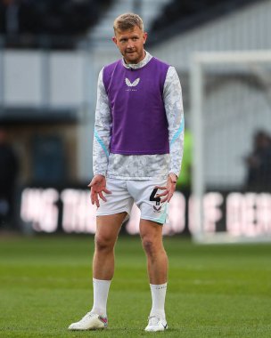 Burnley 'den Joe Worrall, 8 Nisan 2025' te İngiltere 'nin Pride Park Stadyumu' nda oynanan Sky Bet Şampiyonası karşılaşması öncesinde oynanan maç öncesi ısınma maçında...