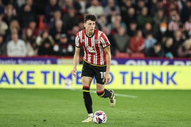 Sheffield United takımından Anel Ahmedhodi, 8 Nisan 2025 'te Bramall Lane, Sheffield, İngiltere' de oynanan Sheffield United-Millwall maçında topu düşürüyor.