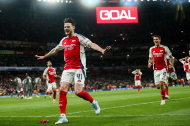 Arsenal 'den Declan Rice, UEFA Şampiyonlar Ligi çeyrek final maçı Arsenal' in Real Madrid 'e karşı Emirates Stadyumu, Londra, İngiltere' de 8 Nisan 2025 'te oynanan karşılaşma maçında 2-0' lık galibiyet golünü kutluyor.