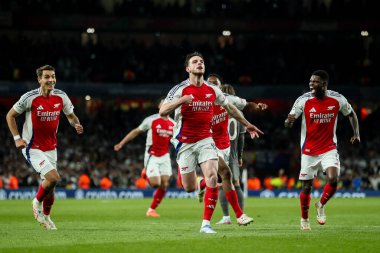Arsenal 'den Declan Rice, UEFA Şampiyonlar Ligi çeyrek final maçı Arsenal' in Real Madrid 'e karşı Emirates Stadyumu, Londra, İngiltere' de 8 Nisan 2025 'te oynanan karşılaşma maçında 1-0' lık galibiyet golünü kutluyor.