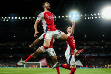 Arsenal 'den Mikel Merino, UEFA Şampiyonlar Ligi çeyrek final maçı Arsenal' in Real Madrid 'e karşı Emirates Stadyumu, Londra, İngiltere' de 8 Nisan 2025 'de oynanan karşılaşmada 3-0' lık galibiyet golünü kutluyor.