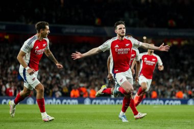 Arsenal 'den Declan Rice, UEFA Şampiyonlar Ligi çeyrek final maçı Arsenal' in Real Madrid 'e karşı Emirates Stadyumu, Londra, İngiltere' de 8 Nisan 2025 'te oynanan karşılaşma maçında 1-0' lık galibiyet golünü kutluyor.