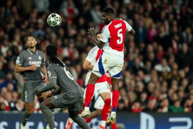 Thomas of Arsenal, UEFA Şampiyonlar Ligi çeyrek final maçında topu sürüyor. Arsenal, Real Madrid 'e karşı Emirates Stadyumu, Londra, 8 Nisan 2025