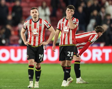 Sheffield United takımından Jack Robinson ve Thomas Cannon, 8 Nisan 2025 'te Bramall Lane, Sheffield, İngiltere' de Sheffield United ve Millwall maçında karşı karşıya geldiler.