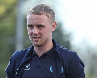 Wycombe Wanderers takımından Jack Grimmer, 8 Nisan 2025 'te John Smith Stadyumu' nda Huddersfield Town ile Wycombe Wanderers arasındaki Sky Bet 1 maçı öncesinde stadyuma geldi.