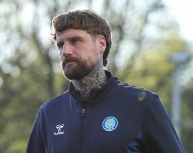 Wycombe Wanderers takımından Sonny Bradley, 8 Nisan 2025 'te John Smith Stadyumu' nda Huddersfield Town ile Wycombe Wanderers arasındaki Sky Bet 1 maçı öncesinde stadyuma geldi.