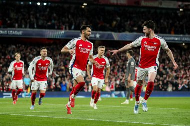Arsenal 'den Mikel Merino, UEFA Şampiyonlar Ligi çeyrek final karşılaşmasında Declan Rice ile birlikte 8 Nisan 2025' te Londra, Emirates Stadyumu 'nda oynanan Arsenal - Real Madrid maçında attığı golü kutluyor.