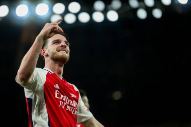 Arsenal 'den Declan Rice, UEFA Şampiyonlar Ligi çeyrek final maçı Arsenal' in Real Madrid 'e karşı Emirates Stadyumu, Londra, İngiltere' de 8 Nisan 2025 'te oynanan karşılaşma maçında 2-0' lık galibiyet golünü kutluyor.