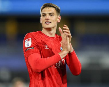 Wycombe Wanderers takımından Caleb Taylor, 8 Nisan 2025 'te John Smith Stadyumu' nda oynanan Huddersfield Town-Wycombe Wanderers maçında 1-0 kazandıktan sonra taraftarlarını alkışladı.