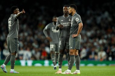 Real Madrid 'den Vincius Jnior, UEFA Şampiyonlar Ligi çeyrek final maçında Eduardo Camavinga ve Jude Bellingham' a talimat verir.