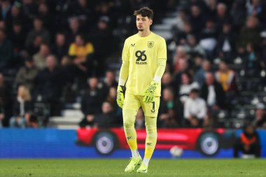 Burnley 'den James Trafford Sky Bet Şampiyonası' nda Derby County, Burnley 'e karşı 8 Nisan 2025' te Pride Park Stadyumu 'nda oynanan maçta.