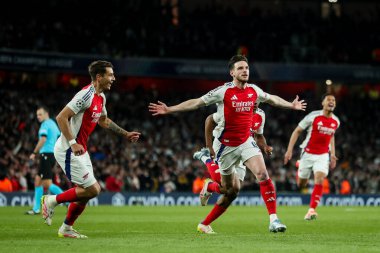 Arsenal 'den Declan Rice, UEFA Şampiyonlar Ligi çeyrek final maçı Arsenal' in Real Madrid 'e karşı Emirates Stadyumu, Londra, İngiltere' de 8 Nisan 2025 'te oynanan karşılaşma maçında 1-0' lık galibiyet golünü kutluyor.