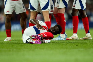 Arsenal 'den Bukayo Saka, UEFA Şampiyonlar Ligi çeyrek final maçında sakatlandı. Arsenal, Real Madrid' e karşı Emirates Stadyumu, Londra, İngiltere, 8 Nisan 2025