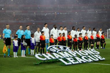 UEFA Şampiyonlar Ligi çeyrek finali öncesinde Londra 'daki Emirates Stadyumu' nda Arsenal ve Real Madrid karşılaşması öncesinde yarışan yetkililer ve Real Madrid, 8 Nisan 2025