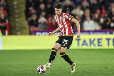 Sheffield United takımından Anel Ahmedhodi, 8 Nisan 2025 'te Bramall Lane, Sheffield, İngiltere' de oynanan Sheffield United-Millwall maçında topu düşürüyor.