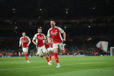 Arsenal 'den Declan Rice, UEFA Şampiyonlar Ligi çeyrek final maçı Arsenal' in Real Madrid 'e karşı Emirates Stadyumu, Londra, İngiltere' de 8 Nisan 2025 'te oynanan karşılaşma maçında 2-0' lık galibiyet golünü kutluyor.