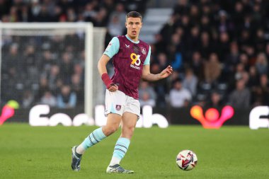 Burnley 'den Maxime Estve, 8 Nisan 2025' te İngiltere 'deki Pride Park Stadyumu' nda oynanan Derby County - Burnley maçında pas attı.