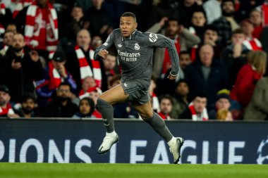 Real Madrid 'den Kylian Mbapp, UEFA Şampiyonlar Ligi çeyrek final maçında Arsenal, Real Madrid' e karşı Emirates Stadyumu, Londra, Birleşik Krallık, 8 Nisan 2025