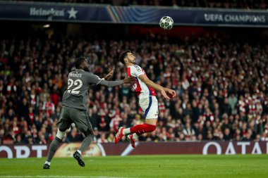 Arsenal 'den Mikel Merino, UEFA Şampiyonlar Ligi çeyrek final maçında topu kontrol ediyor. Arsenal, Real Madrid' e karşı Emirates Stadyumu, Londra, Birleşik Krallık, 8 Nisan 2025