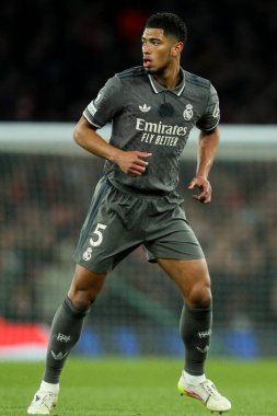 Real Madrid 'den Jude Bellingham, UEFA Şampiyonlar Ligi çeyrek final maçı sırasında Emirates Stadyumu' nda Arsenal 'e karşı Real Madrid, Londra, 8 Nisan 2025