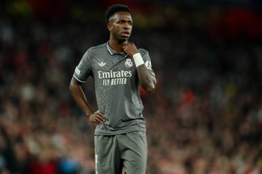 Real Madrid 'den Vincius Jnior, UEFA Şampiyonlar Ligi çeyrek final maçında, 8 Nisan 2025' te Emirates Stadyumu 'nda Arsenal ve Real Madrid maçında tepki gösterdi.