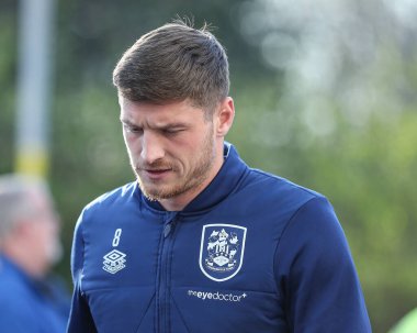 Huddersfield Town 'dan Ben Wiles, 8 Nisan 2025' te John Smith Stadyumu 'nda Huddersfield Town ile Wycombe Wanderers arasındaki Sky Bet 1 maçı öncesinde stadyuma geldi.