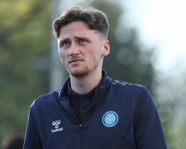 Wycombe Wanderers takımından Alex Lowry, 8 Nisan 2025 'te John Smith Stadyumu' nda Huddersfield Town ile Wycombe Wanderers arasındaki Sky Bet 1 maçı öncesinde stadyuma geldi.