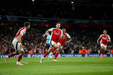 Arsenal 'den Declan Rice, UEFA Şampiyonlar Ligi çeyrek final maçı Arsenal' in Real Madrid 'e karşı Emirates Stadyumu, Londra, İngiltere' de 8 Nisan 2025 'te oynanan karşılaşma maçında 1-0' lık galibiyet golünü kutluyor.