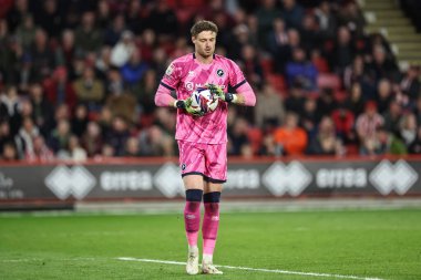 Millwall 'dan Lukas Jensen, 8 Nisan 2025' te Bramall Lane, Sheffield, İngiltere 'de Sheffield United ve Millwall maçında topu aldı.