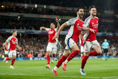 Arsenal 'den Mikel Merino, UEFA Şampiyonlar Ligi çeyrek final karşılaşmasında Declan Rice ile birlikte 8 Nisan 2025' te Londra, Emirates Stadyumu 'nda oynanan Arsenal - Real Madrid maçında attığı golü kutluyor.