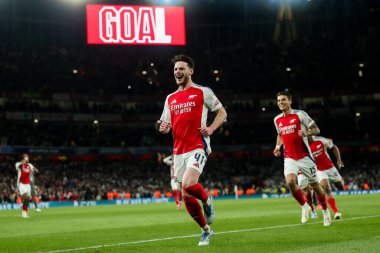 Arsenal 'den Declan Rice, UEFA Şampiyonlar Ligi çeyrek final maçı Arsenal' in Real Madrid 'e karşı Emirates Stadyumu, Londra, İngiltere' de 8 Nisan 2025 'te oynanan karşılaşma maçında 2-0' lık galibiyet golünü kutluyor.