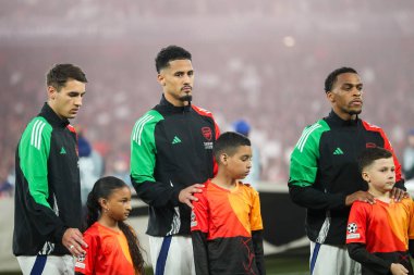 Arsenal 'den William Sthe, UEFA Şampiyonlar Ligi çeyrek final maçı öncesinde Emirates Stadyumu' nda Arsenal 'e karşı Real Madrid, 8 Nisan 2025 tarihinde sıralanır.