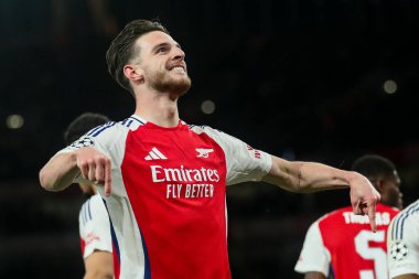 Arsenal 'den Declan Rice, UEFA Şampiyonlar Ligi çeyrek final maçı Arsenal' in Real Madrid 'e karşı Emirates Stadyumu, Londra, İngiltere' de 8 Nisan 2025 'te oynanan karşılaşma maçında 1-0' lık galibiyet golünü kutluyor.