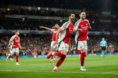 Arsenal 'den Mikel Merino, UEFA Şampiyonlar Ligi çeyrek final karşılaşmasında Declan Rice ile birlikte 8 Nisan 2025' te Londra, Emirates Stadyumu 'nda oynanan Arsenal - Real Madrid maçında attığı golü kutluyor.