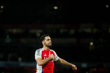 Arsenal 'den Mikel Merino, UEFA Şampiyonlar Ligi çeyrek final maçı Arsenal' in Real Madrid 'e karşı Emirates Stadyumu, Londra, İngiltere' de 8 Nisan 2025 'de oynanan karşılaşmada 3-0' lık galibiyet golünü kutluyor.