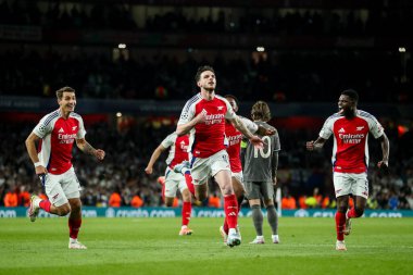 Arsenal 'den Declan Rice, UEFA Şampiyonlar Ligi çeyrek final maçı Arsenal' in Real Madrid 'e karşı Emirates Stadyumu, Londra, İngiltere' de 8 Nisan 2025 'te oynanan karşılaşma maçında 1-0' lık galibiyet golünü kutluyor.