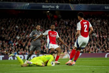 Arsenal 'den David Raya, UEFA Şampiyonlar Ligi çeyrek final maçında Arsenal' in Real Madrid 'e karşı Emirates Stadyumu, Londra, Birleşik Krallık' ta 8 Nisan 2025 'de yaptığı maçta kurtarış yaptı.