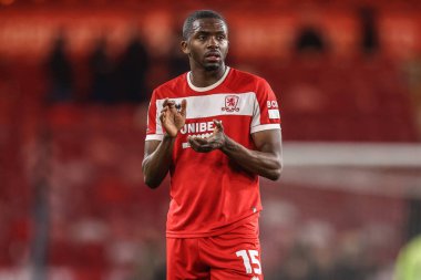 Middlesbrough takımından Anfernee Dijksteel, 8 Nisan 2025 'te Riverside Stadyumu' nda oynanan Sky Bet Şampiyonası maçından sonra taraftarları alkışlıyor.
