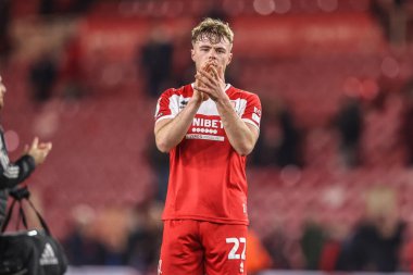 Middlesbrough 'dan Tommy Conway, 8 Nisan 2025' te Middlesbrough, İngiltere 'deki Riverside Stadyumu' nda oynanan Sky Bet Şampiyonası maçından sonra taraftarları alkışlıyor.