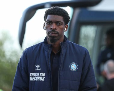 Wycombe Wanderers takımından Tyreeq Bakinson, 8 Nisan 2025 'te İngiltere' nin Huddersfield Stadyumu 'nda Huddersfield Town ile Wycombe Wanderers arasındaki Sky Bet 1 maçı öncesinde stadyuma geldi.