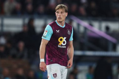 Burnley takımından Zian Flemming 8 Nisan 2025 'te İngiltere' nin Derby Park Stadyumu 'nda oynanan Derby County-Burnley maçında
