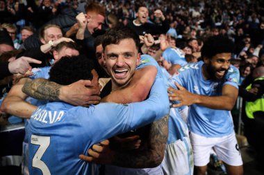 Coventry City 'den Jamie Paterson, 9 Nisan 2025' te Coventry Building Society Arena, Coventry, İngiltere 'de Coventry City ve Portsmouth arasındaki Sky Bet Şampiyonası maçında 1-0' lık galibiyetini kutluyor.