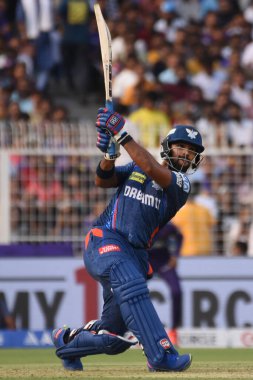 Lucknow Super Giants 'tan Nicholas Pooran, 8 Nisan 2025 Salı günü Kolkata, Batı Bengal' deki Eden Gardens 'ta Kolkata Süper Giants ile Kolkata Knight Riders arasında oynanan 2025 Hindistan Premier Ligi kriket maçında bir atış yaptı.