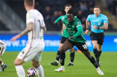 Plymouth Argyle takımından Darko Gyabi, Swansea City ile Plymouth Argyle maçında 9 Nisan 2025 'te Swansea.com Stadyumu' nda karşılaştı.