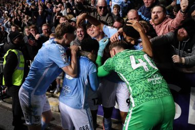 Coventry City 'den Jamie Paterson, 9 Nisan 2025' te Coventry Building Society Arena, Coventry, İngiltere 'de Coventry City ve Portsmouth arasındaki Sky Bet Şampiyonası maçında 1-0' lık galibiyetini kutluyor.