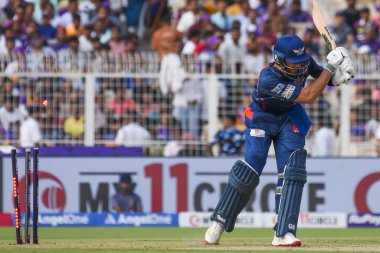 Lucknow Super Giants 'ın Aiden Markram' ı Kolkata Knight Riders 'ın Harshit Rana' sı tarafından Hindistan Premier Ligi (IPL) 2025 kriket maçında Kolkata Knight Riders ve Lucknow Super Giants arasında, Eden Gardens, Kolkata, Batı Bengal 'da oynandı.